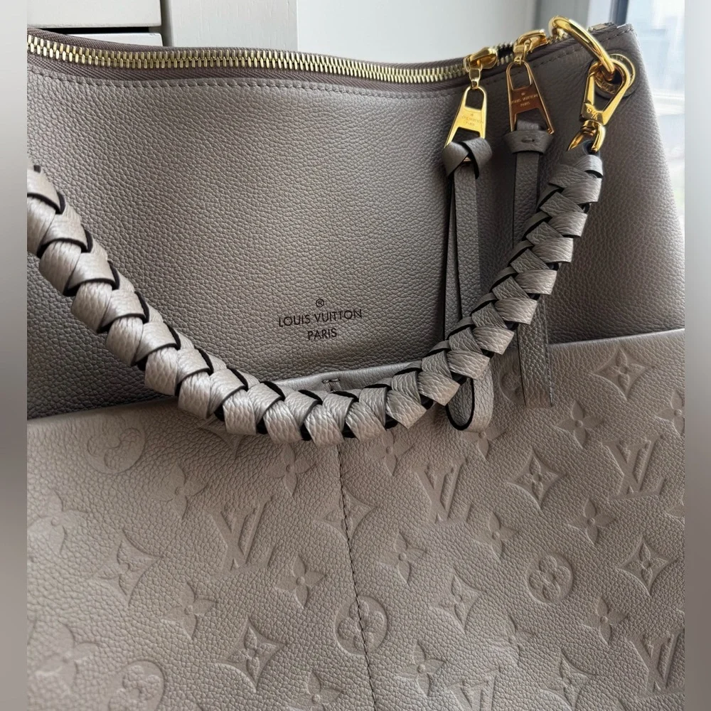 Louis Vuitton Maida Hobo MM Empreinte Leather in Tourterelle – New with Tags - Picture 2 of 16